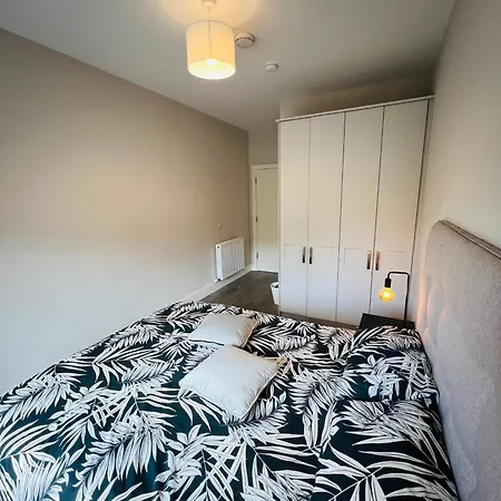 Private King Size In Well Decorated Shared Flat Apartment