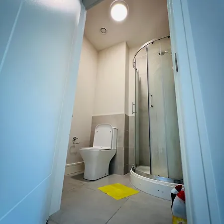 Apartment Private King Size In Well Decorated Shared Flat