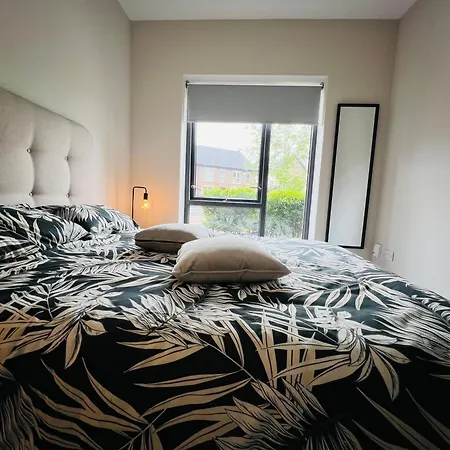 Private King Size In Well Decorated Shared Flat Apartment *