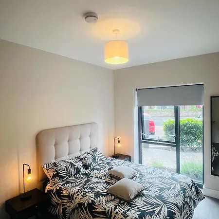 Private King Size In Well Decorated Shared Flat Apartment *