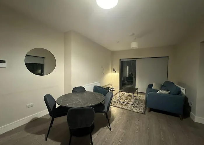 Private King Size In Well Decorated Shared Flat דירה *