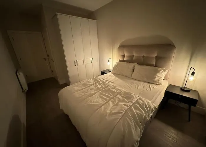 Private King Size In Well Decorated Shared Flat דירה דבלין