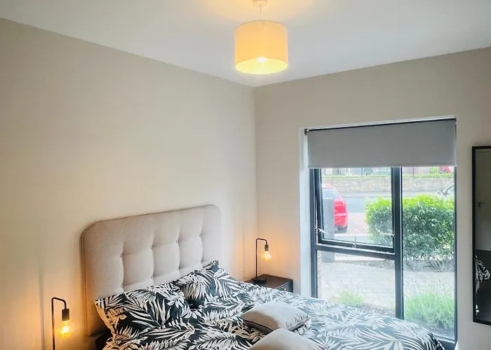 Private King Size In Well Decorated Shared Flat דירה *