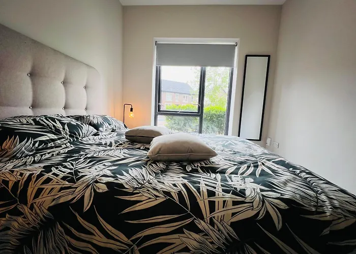 Private King Size In Well Decorated Shared Flat Apartment *